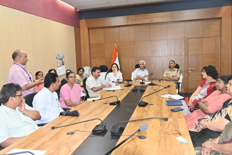 17 प्राईवेट स्_कूलों के प्रबंधकों के साथ यातायात व्_यवस्_था को लेकर बैठक सं (2)