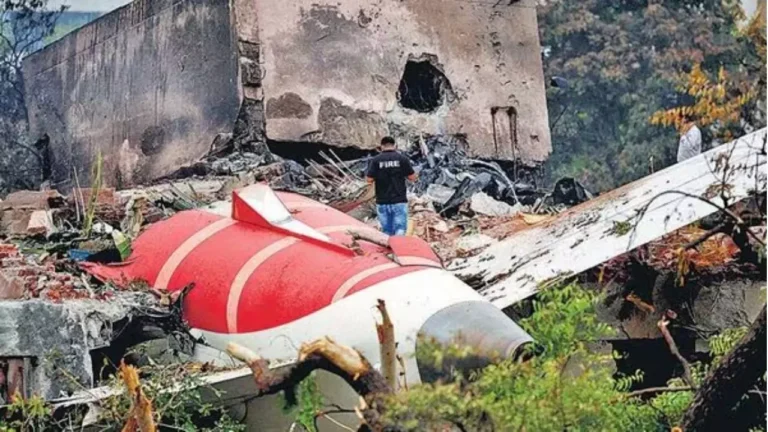 1894042-plane-crash