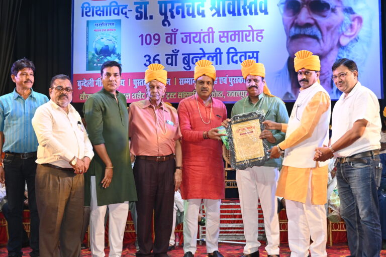 बुंदेलखंड की संस्कृति 'अद्भुत' और 'अविस्मरणीय' - संस्_कृति एवं पर्यटन राज्_य मंत्री श्री लोधी (2)