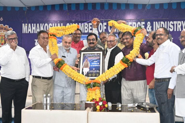 व्यापारी संघों ने किया लोक निर्माण मंत्री श्री राकेश सिंह का सम्मान (3)