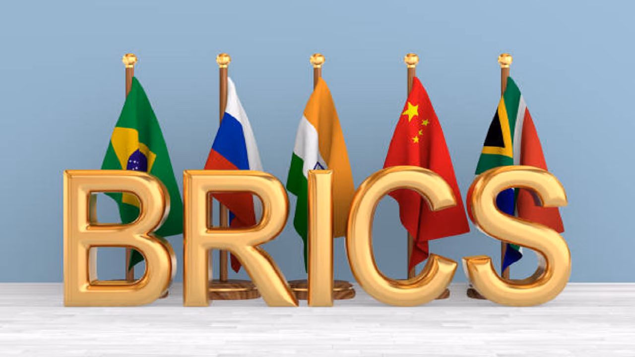 BRICS बैठक के बीच बढ़ी वैश्विक हलचल, मोदी से लावरोव की मुलाकात के निकाले जा रहे बड़े मायने…